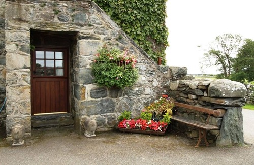 Dyffryn Ardudwy Apartment | 5 star luxury apartment sleeps two Ground Floor Access On Organic Farm
