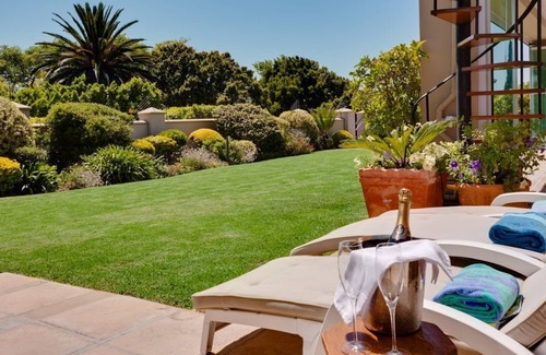 Constantia House | 5 Star Luxury - Self Catering Accommodation - Constantia - 6 Double Bedrooms