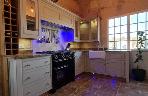 Villegouge Cottage | 5 star Luxury stone cottage with own private heated pool