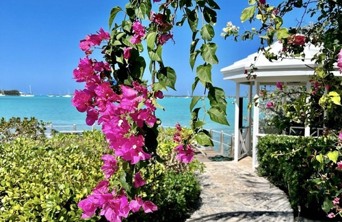 George Town Villa | 5 STAR OCEANFRONT VILLA INCLUDES MARINA SLIP, BEACH CLUB WITH POOL & RESTAURANT