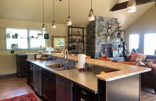 Somers Cabin | 5 Star Private Gated Luxury 3 Bedrm 2.5 Bath Estate Lodge Lake Views EV Charger