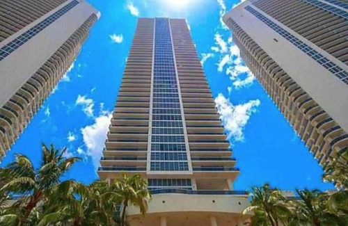 Hallandale Beach Apartment | 5 STAR RESORT , BEACH ACCESS 46 FLOOR ,MODEL G, UNOBSTRUCTED OCEAN-VIEW