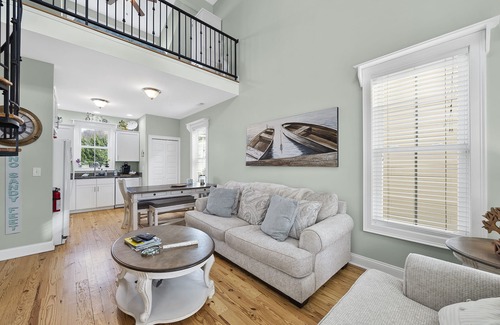 Atlantic Beach House | 5 Star Reviews Luxury House Pool, Steps from Ocean, Sleeps 6, Premier Host