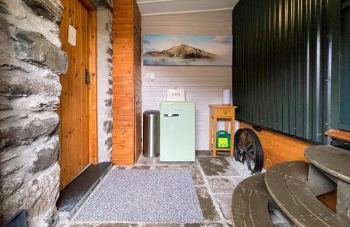 Snowdonia National Park Apartment | 5 Star Shepherds Hut in Betws y Coed with Mountain View