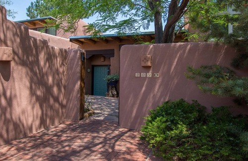 South Capitol Condo | 5 Star South Capitol Condo is Available 9-19 to 9-25!n2 BR, 2BA, 2 Patios!