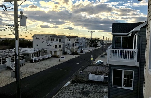 Holgate House | 5 STARS ! LBI BEACH RETREAT ! Text me 9144751235. PET FRIENDLY !