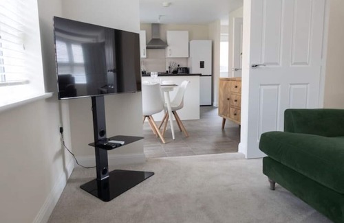Milton Keynes House | 5 Swiftsure - Stunning 4 Bed Home, free parking