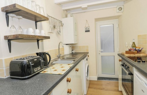 Barmouth Cottage | 5 TAI ISA, family friendly, character holiday cottage in Barmouth