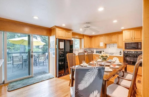 Kirkland House | 5 ⭐ TOP CHOICE ⭐ 6-bedroom home huge backyard