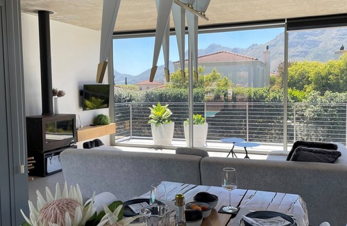 Hout Bay House | 5* vacation home in Cape Town with solar energy and service included