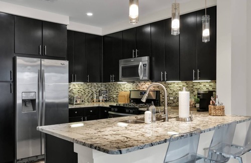 The Woodlands Apartment | 5 ★ Walking Distance to Shops & Restaurants, Lux Amenities, 2 Balconies, King Bed