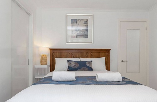 Wongarra Apartment | 5 Whitecrest Resort - Pool & Amazing Ocean Views