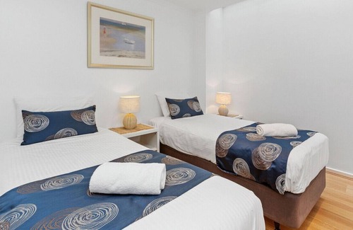 Wongarra Apartment | 5 Whitecrest Resort - Pool & Amazing Ocean Views