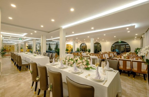 Duc Trong Hotel | 50 m² Hotel ∙ 4 guests
