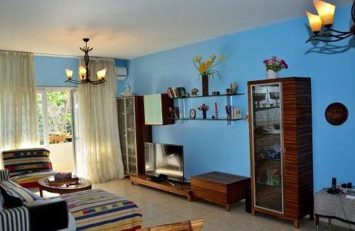 Agios Athanasios Apartment | 50 meters to the beach 3 bedroom appartment