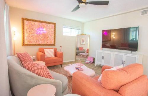 Westside House | 50 Shades of Pink-Hot Tub!