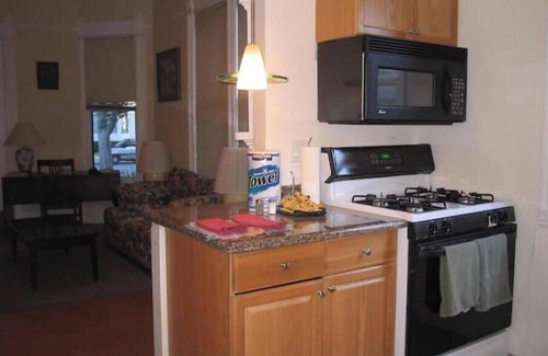 University South Apartment | 500 #2 1 bedroom/1 bathroom downtwn