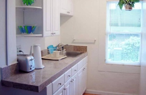 University South Apartment | 500 #2 1 bedroom/1 bathroom downtwn