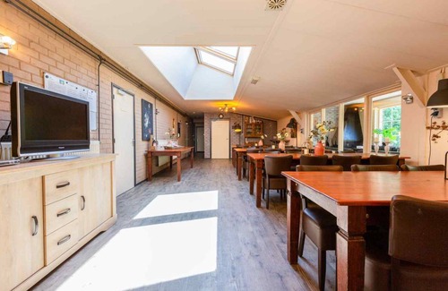 Municipality of Haaksbergen House | 500 m² House ∙ 14 bedrooms ∙ 62 guests