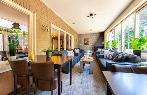 Municipality of Haaksbergen House | 500 m² House ∙ 14 bedrooms ∙ 62 guests