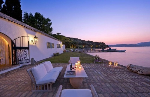 Chlomos Villa | 500 m² Villa ∙ 8 bedrooms ∙ 16 guests