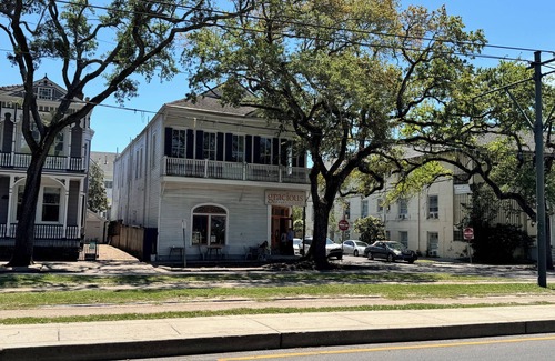 Faubourg Delassize Condo | 500 per night Super Bowl apartment New Orleans Garden District