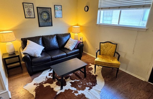 Faubourg Delassize Condo | 500 per night Super Bowl apartment New Orleans Garden District