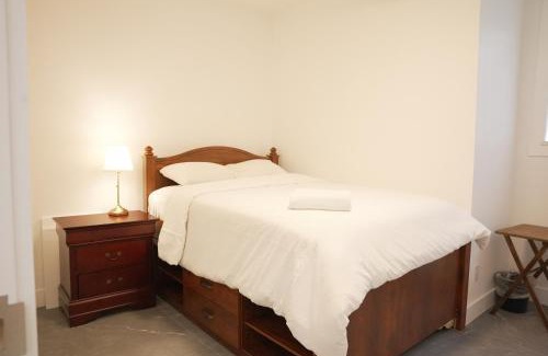 Montgomery House | 5001R New Luxury Walkout Suite Near University