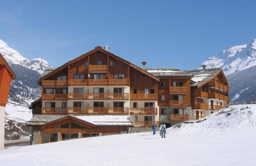 Val Cenis Apartment | 50m from ski slopes, fitness, swimming pool, balcony, tv, 50m², Val Cenis