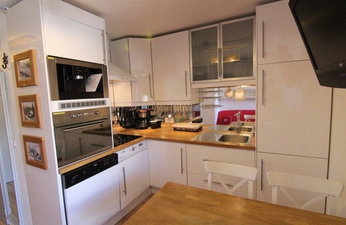 Eclose-Est Apartment | 50m from ski slopes, 2nd floor, balcony, tv, ski locker, 25m², Alpe d'Huez