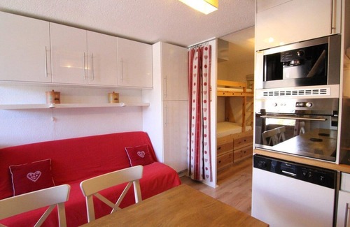 Eclose-Est Apartment | 50m from ski slopes, 2nd floor, balcony, tv, ski locker, 25m², Alpe d'Huez
