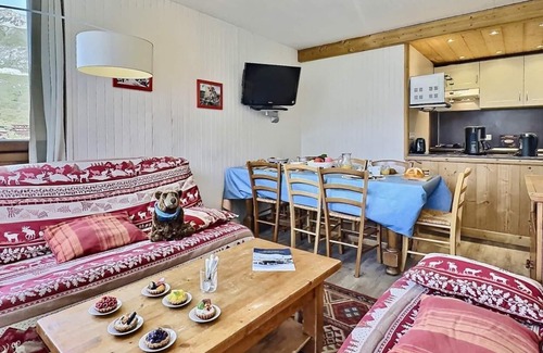 Le Lavachet Apartment | 50m from ski slopes, 2nd floor, balcony, tv, ski locker, 65m², Tignes
