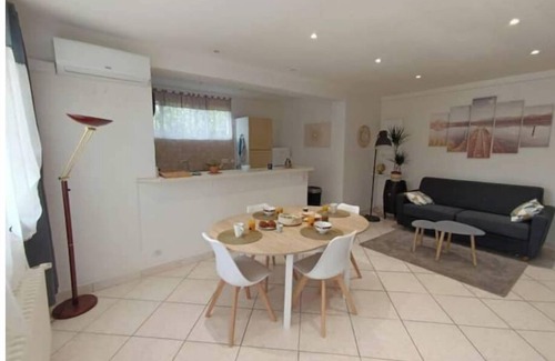 Saint-Aygulf Apartment | 50m2 in a quiet central location, close to sea and market