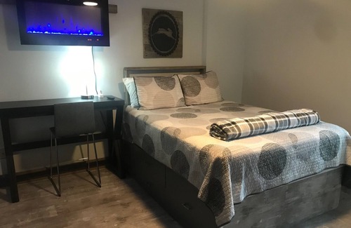 Snowshoe Condo | 5113 Renovated 1 BR , sleeps 6, ski in/out complex