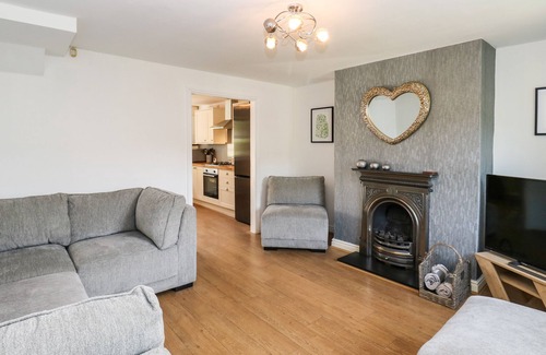 Denshaw Cottage | 52 DELPH ROAD, pet friendly, with a garden in Delph