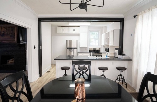 Owensboro House | 524 West 15th Street - SLEEPS UP TO 14