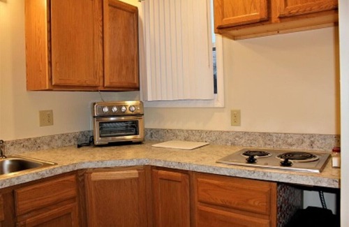 West Main HIll Apartment | 525 Sprague 6 · Apartment just outside of downtown Kalamazoo