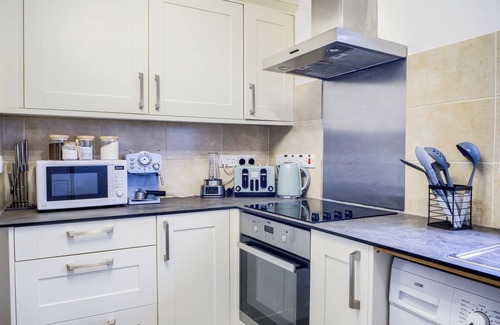 Acresford House | 53QMC Sleeps 9| Driveway |Pool Table I Parking