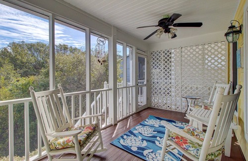 Pelican Bay House | 54 Pelican Bay by AvantStay | Steps from Beach + Community Pool