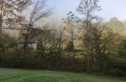 Waneta Cabin | 540-acre farm with trails, creeks, animals & nearby attractions