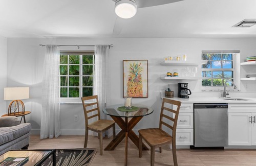Naples Park Apartment | 541 SeaScape Cottage · Walk2Beach
