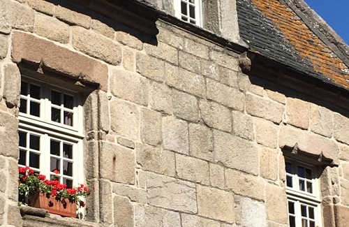 Berven Apartment | 54m2 apartment in historic center with sea view