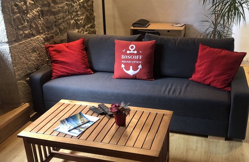 Berven Apartment | 54m2 apartment in historic center with sea view