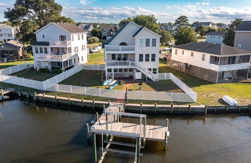 Colington Harbour House | 5536 Compass Cay * Canalfront