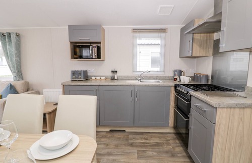 Cwm-y-glo Cottage | 57 BRYNTEG, pet friendly, country holiday cottage in Llanrug
