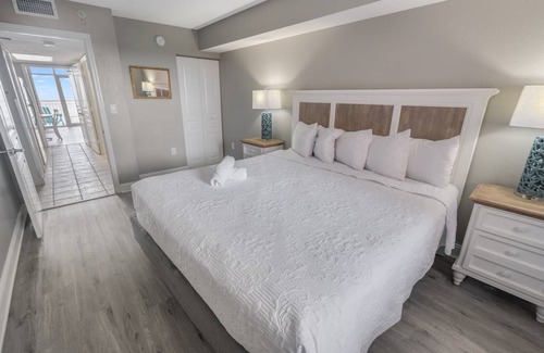 Crescent Beach Condo | 58 m² Condo ∙ 1 bedroom ∙ 6 guests