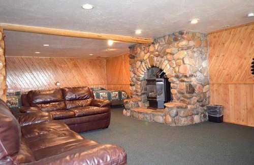 Island Park Cabin | 58 m² Lodge ∙ 20 guests