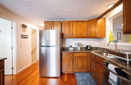 Medford Apartment | 597 - 5BR Medford - Cozy Stay near Stone Zoo