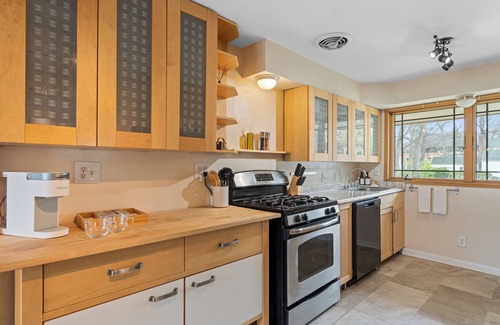 Mishawaka House | 5bd Urban Retreat: Colleges Nearby BBQ Poker Football Weekends