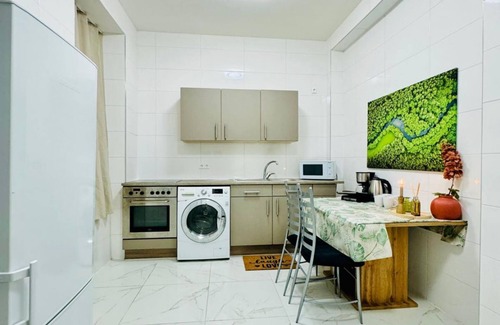 Margareten Apartment | 5BR Apt. Only 10-Min Walk to Matzleinsdorfer Platz
